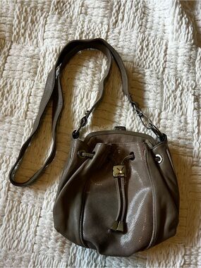 b. makowsky Taupe Pebbled Drawstring middle clasp Crossbody